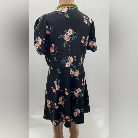 Elegant Floral Print V-Neck Dress - Size XL - Picture 9 of 13